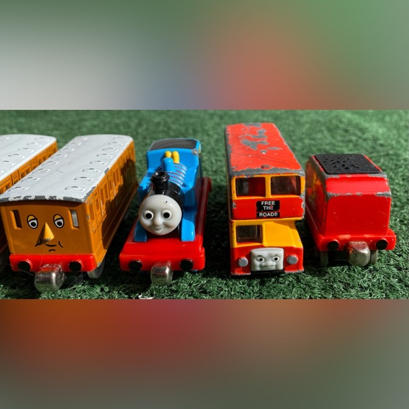 Lot Of 13 Thomas the Train & Friends Die Cast Trains - Picture 4 of 11